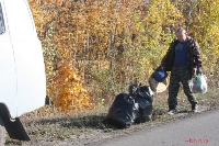 Ждем Губернатора: госслужащие убирают дороги, частникам ставят новые заборы._2