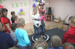 Детский праздник в Екатериновском УСПН провела ртищевская шоу-группа 