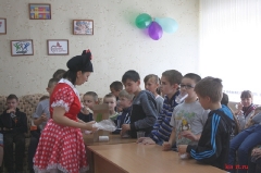 Детский праздник в Екатериновском УСПН провела ртищевская шоу-группа 