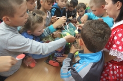 Детский праздник в Екатериновском УСПН провела ртищевская шоу-группа 