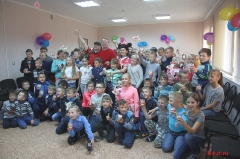 Детский праздник в Екатериновском УСПН провела ртищевская шоу-группа 