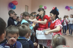 Детский праздник в Екатериновском УСПН провела ртищевская шоу-группа 