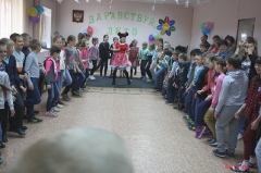 Детский праздник в Екатериновском УСПН провела ртищевская шоу-группа 